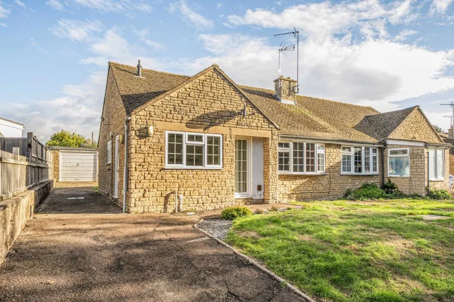 2 bed house for sale, Manor Park, Claydon, OX17