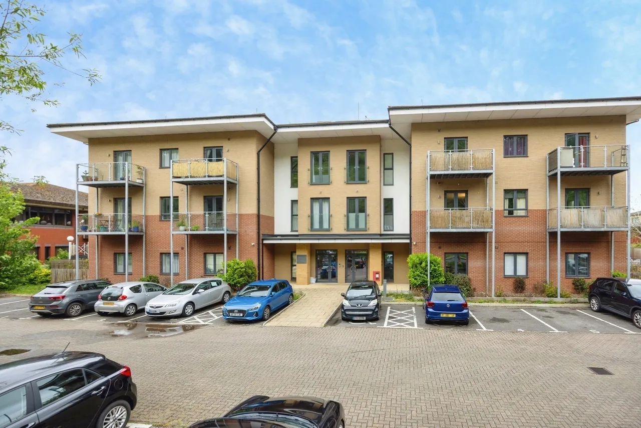 1 bed flat for sale, Catteshall Lane, Godalming, GU7