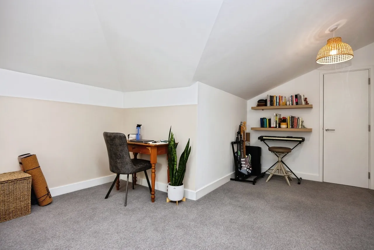 Catteshall Lane, Godalming, GU7, photo 12
