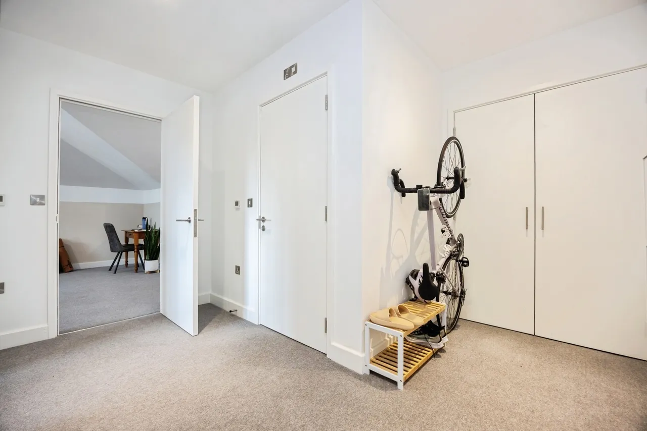 Catteshall Lane, Godalming, GU7, photo 10