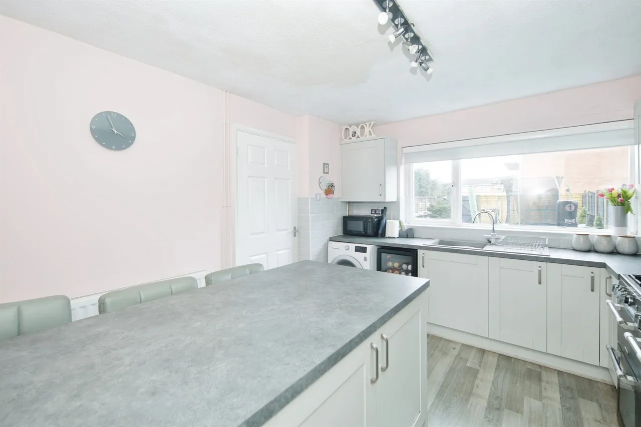 Whitnash Close, Balsall Common, CV7, photo 6