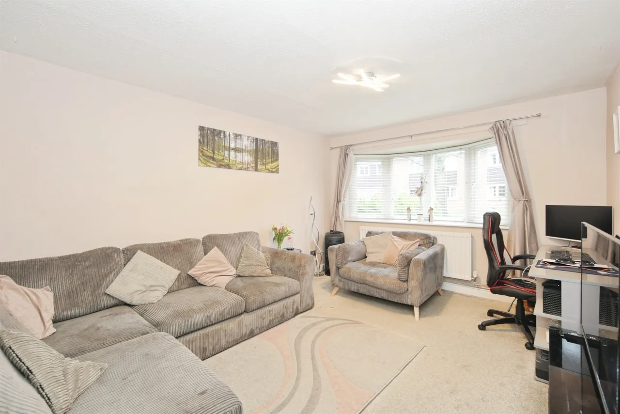 Whitnash Close, Balsall Common, CV7, photo 3