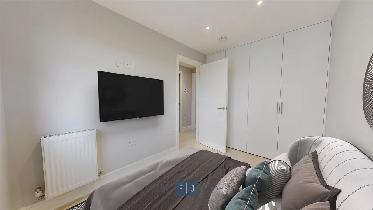 High Road, Loughton, photo 6