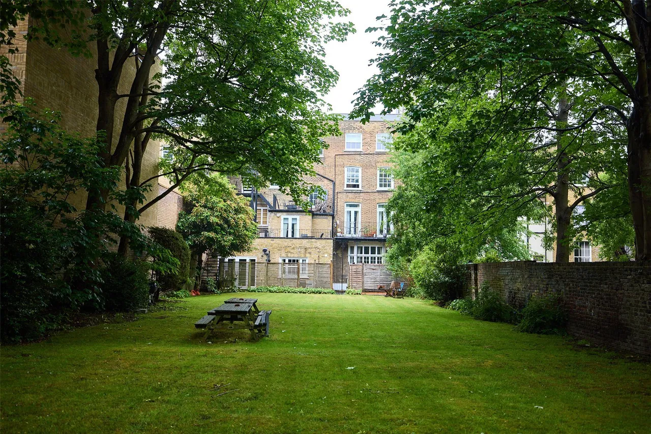 Clapham Road, London, SW9, photo 35