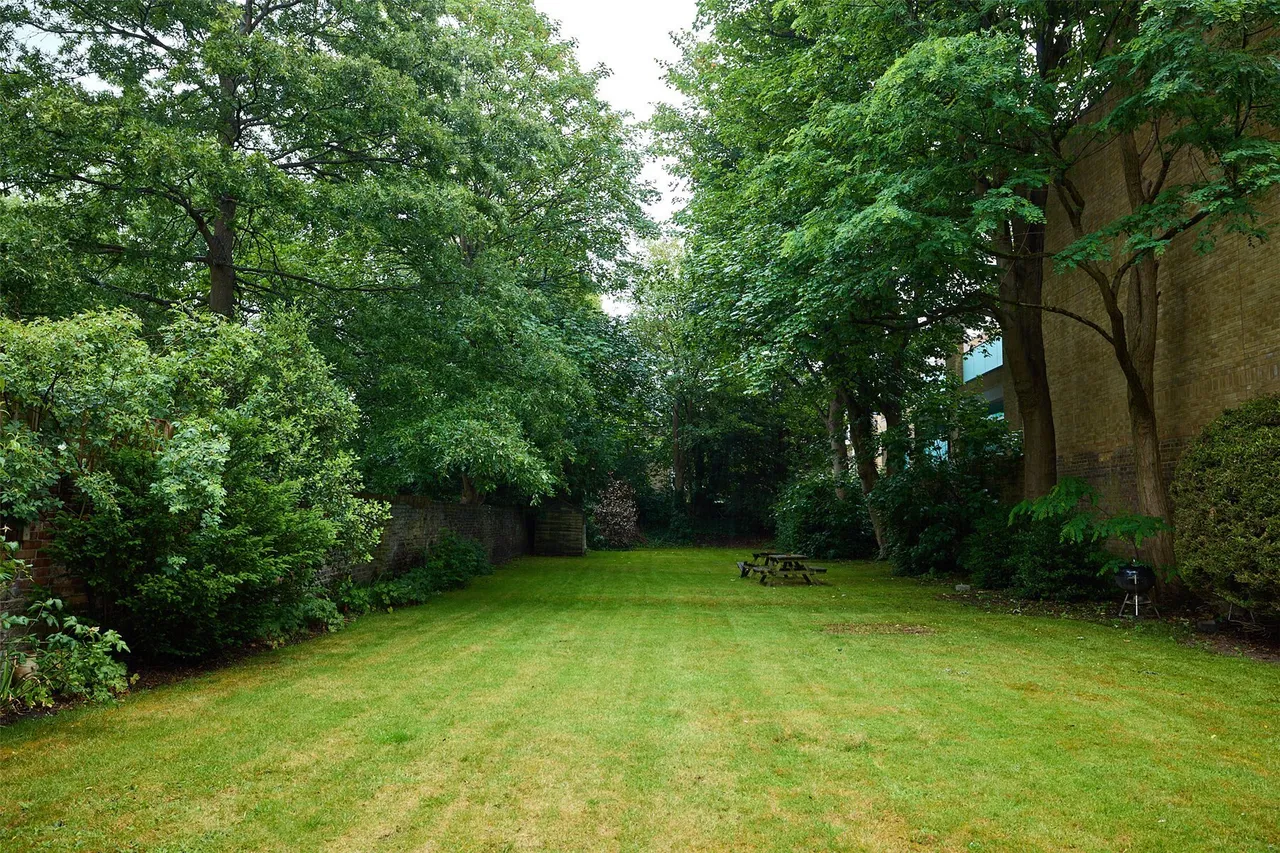 Clapham Road, London, SW9, photo 33