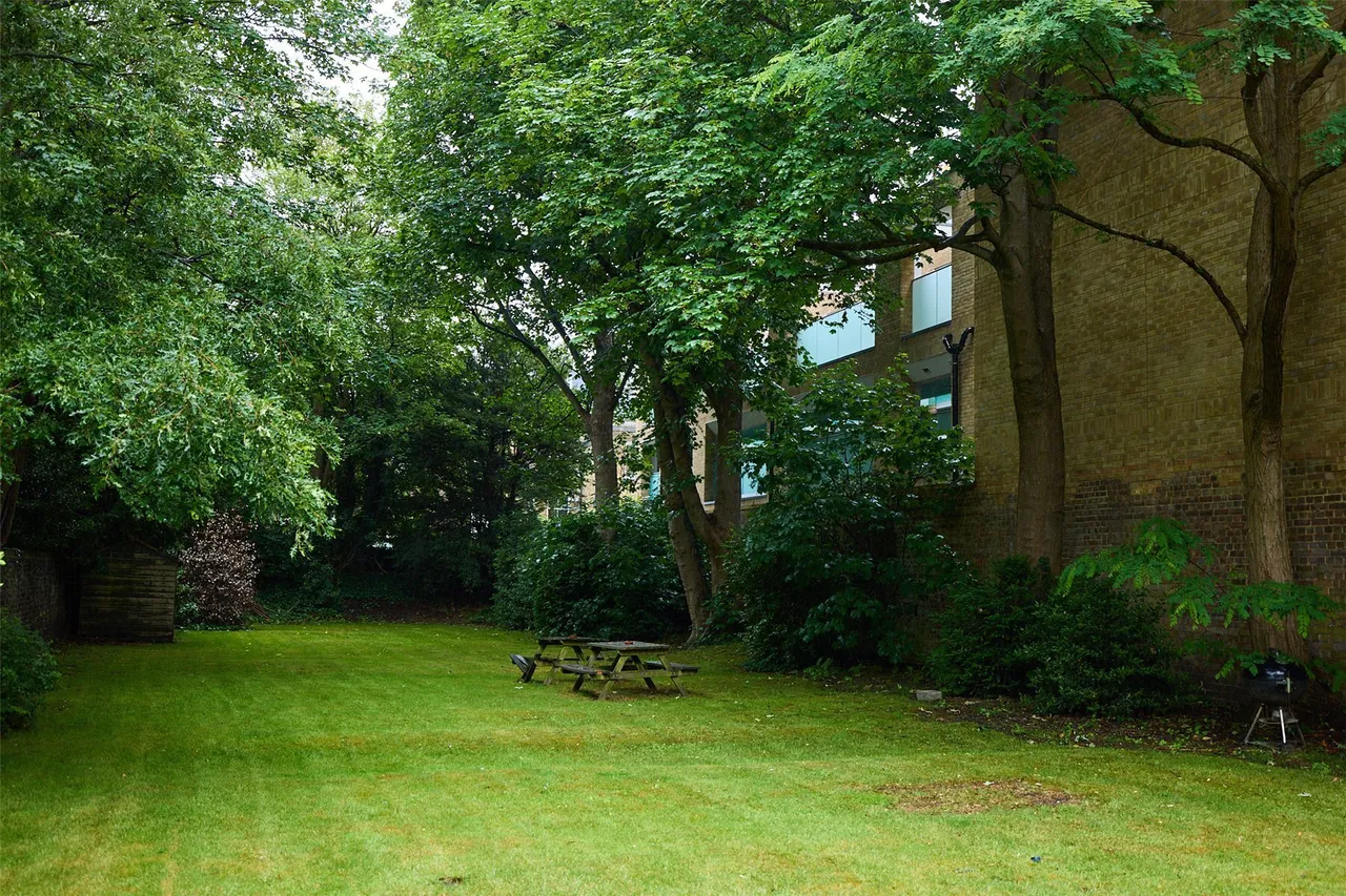 Clapham Road, London, SW9, photo 38