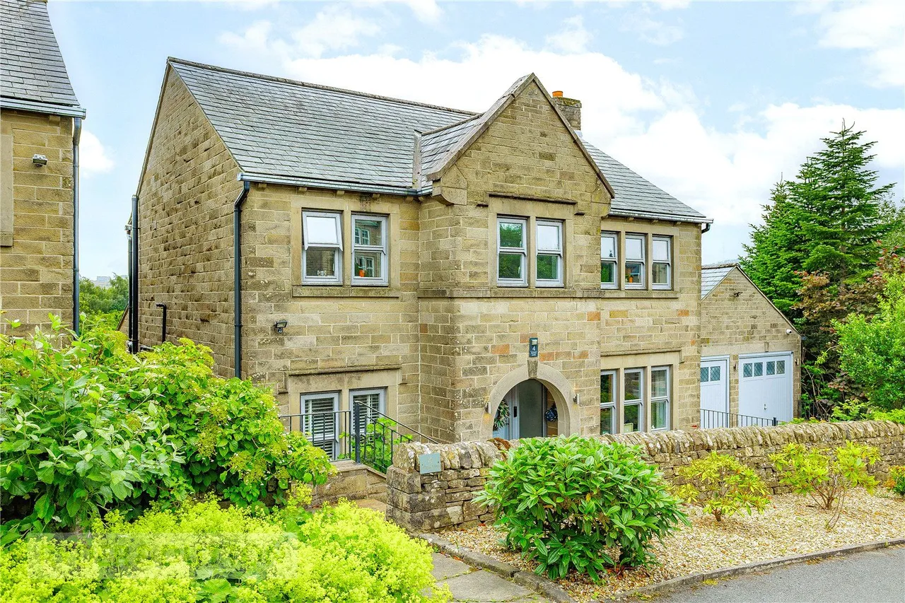 4 bed house for sale, Range Lane, Denshaw, OL3