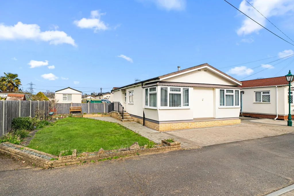 Weybridge Park Estate, Addlestone KT15 2RQ, photo 13