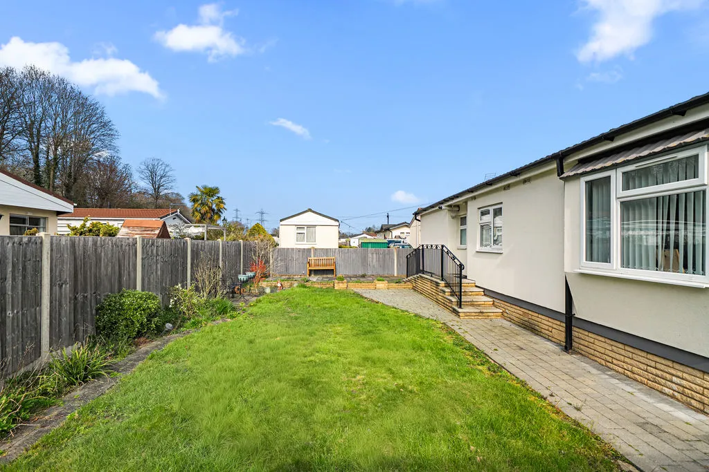 Weybridge Park Estate, Addlestone KT15 2RQ, photo 2