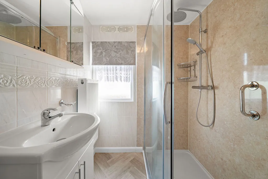 Weybridge Park Estate, Addlestone KT15 2RQ, photo 12