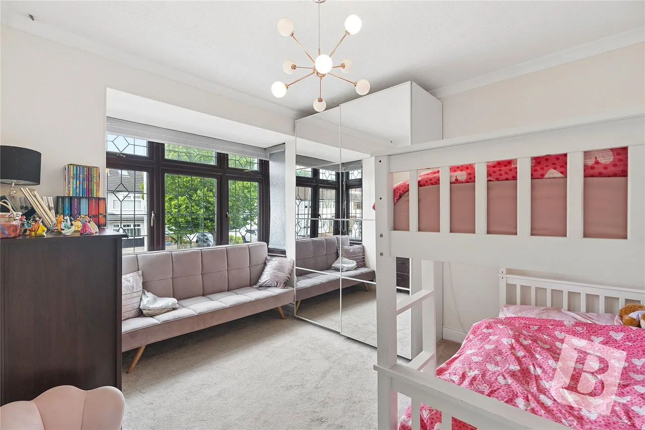 Northumberland Avenue, Hornchurch, RM11, photo 8