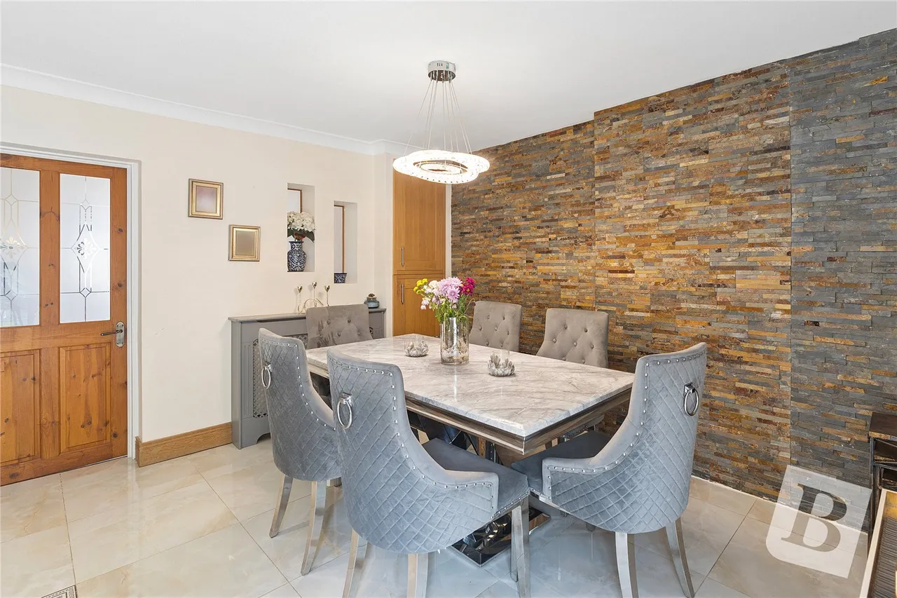 Northumberland Avenue, Hornchurch, RM11, photo 12