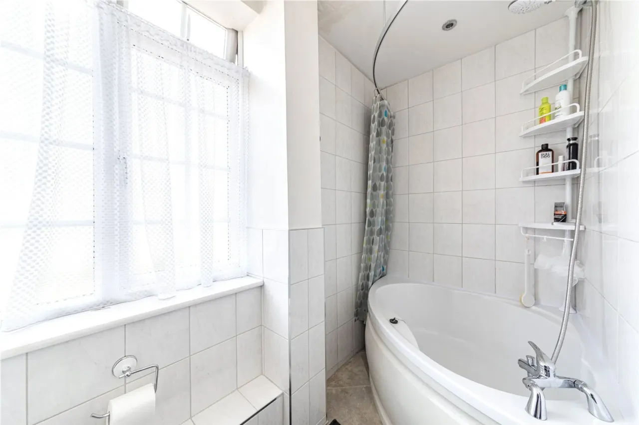 High Road, Byfleet, West Byfleet, Sur..., photo 13