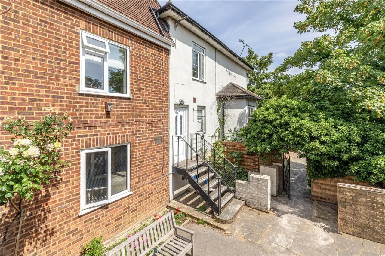 High Road, Byfleet, West Byfleet, Sur..., photo 2