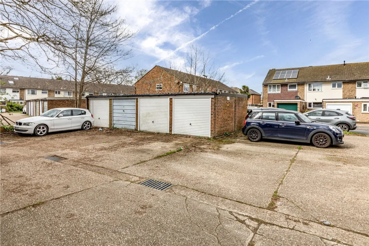 High Road, Byfleet, West Byfleet, Sur..., photo 19