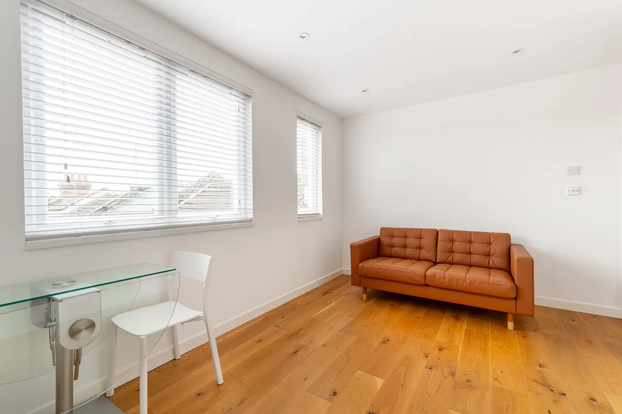 London, NW2, photo 3