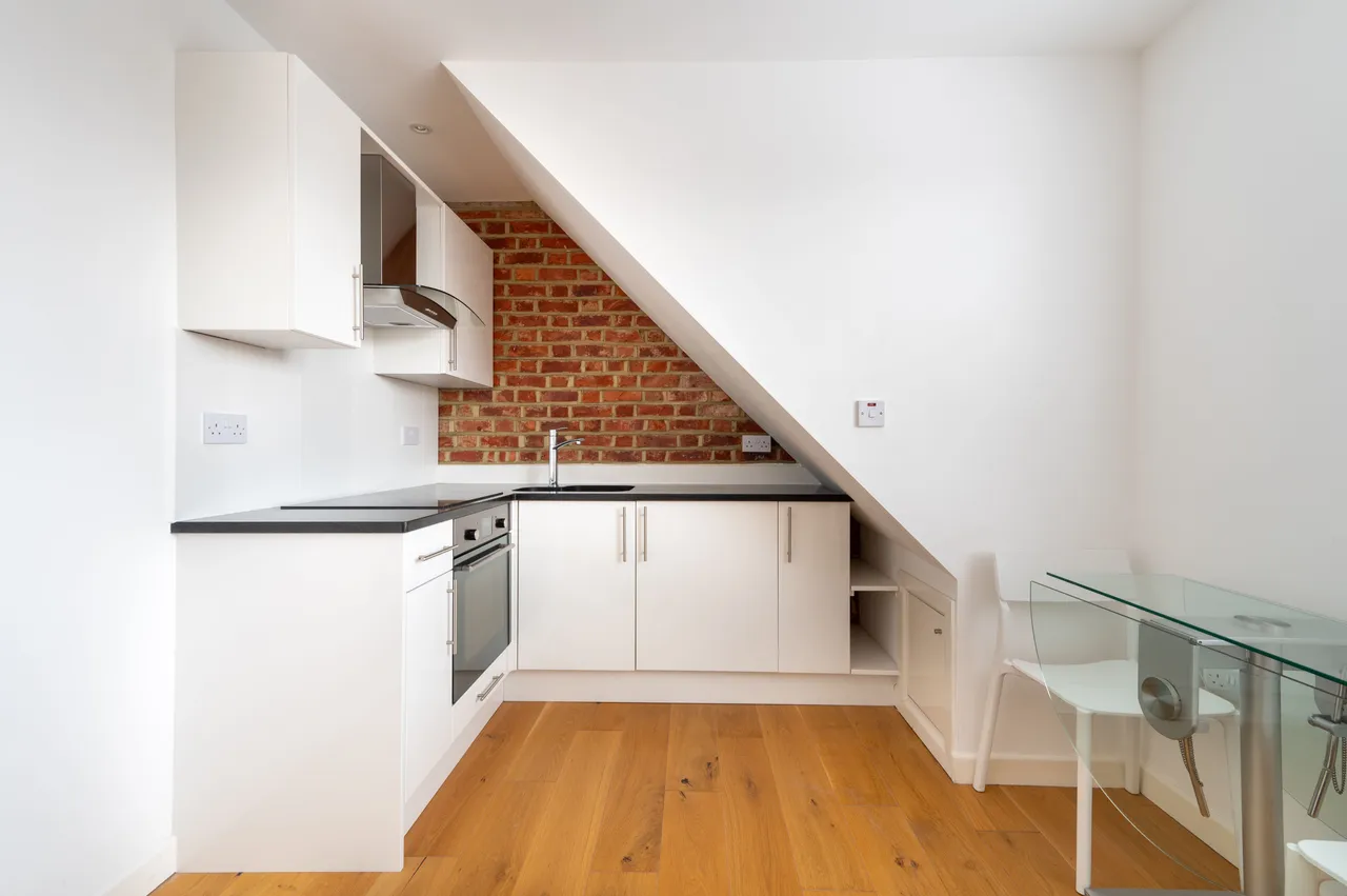 London, NW2, photo 2
