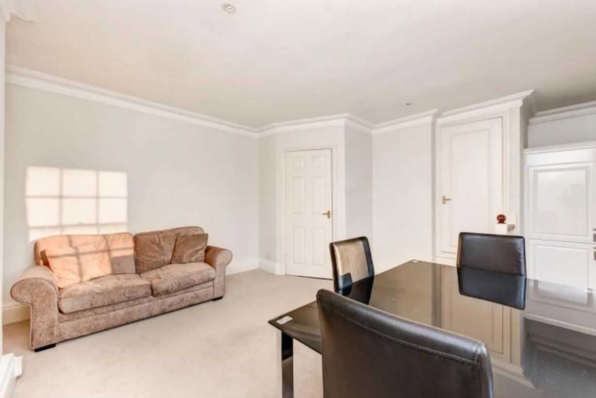 2 bed flat to rent, Gunter Grove, London, SW10