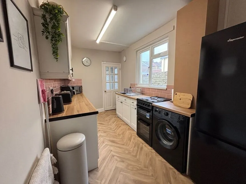 Esslemont Road, Southsea, Hampshire, PO4, photo 2