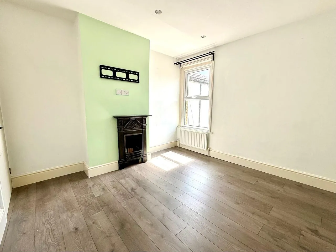 Montagu Street, Swindon, Wiltshire, SN2 2HL, photo 5