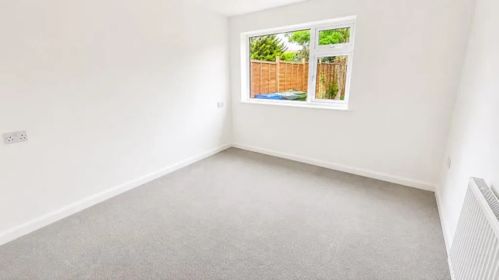 St. Marys Way, Roade, photo 5
