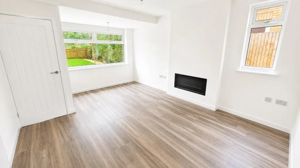 St. Marys Way, Roade, photo 2