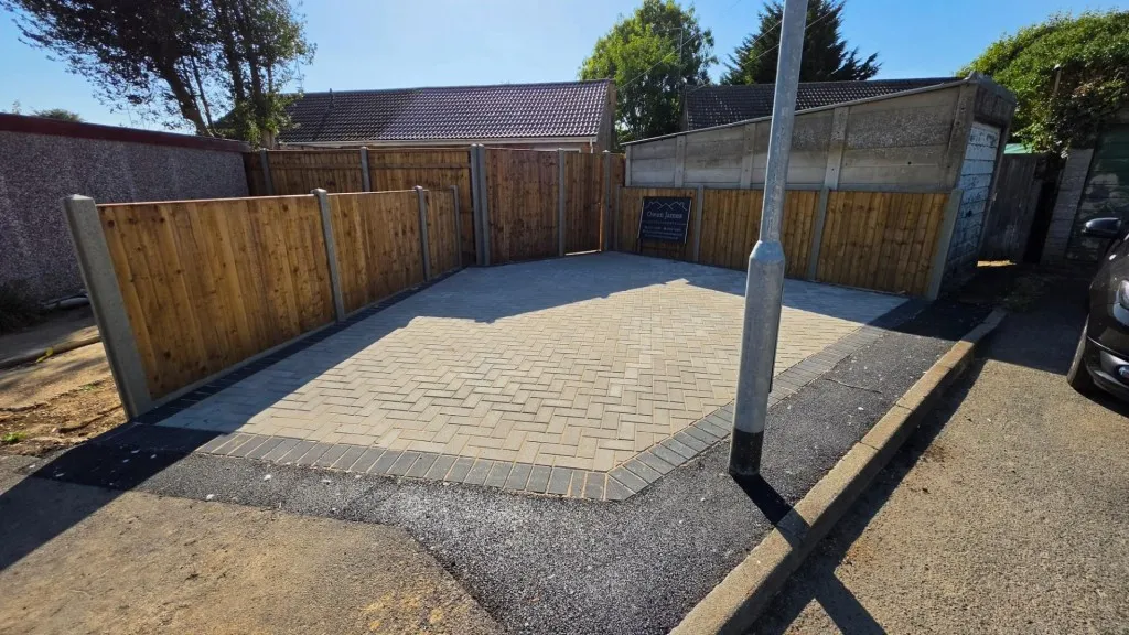 St. Marys Way, Roade, photo 8