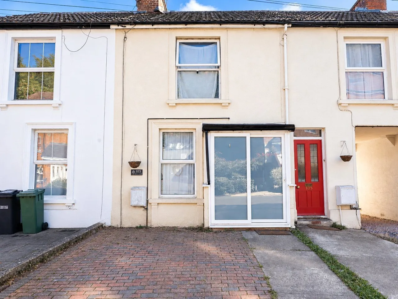 2 bed house for sale, Garlands Road, Redhill, RH1