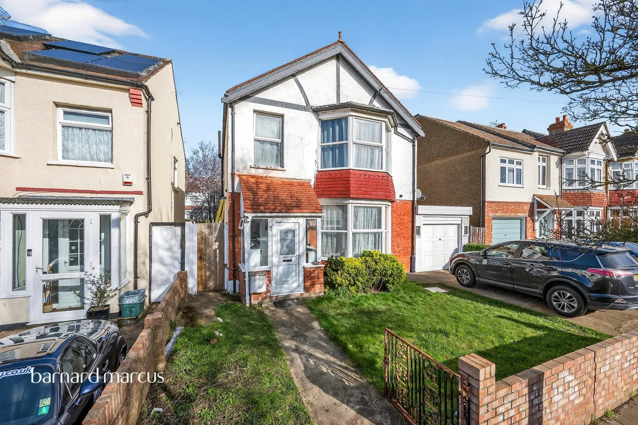 3 bed house for sale — Coombe Gardens, New Malden
