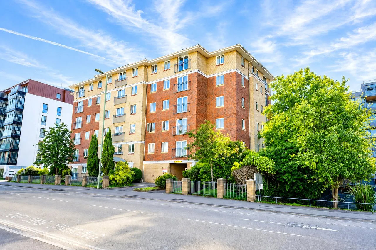 1 bed flat for sale — Farnborough Road, Farnborough, Hampshire, GU14 7NH