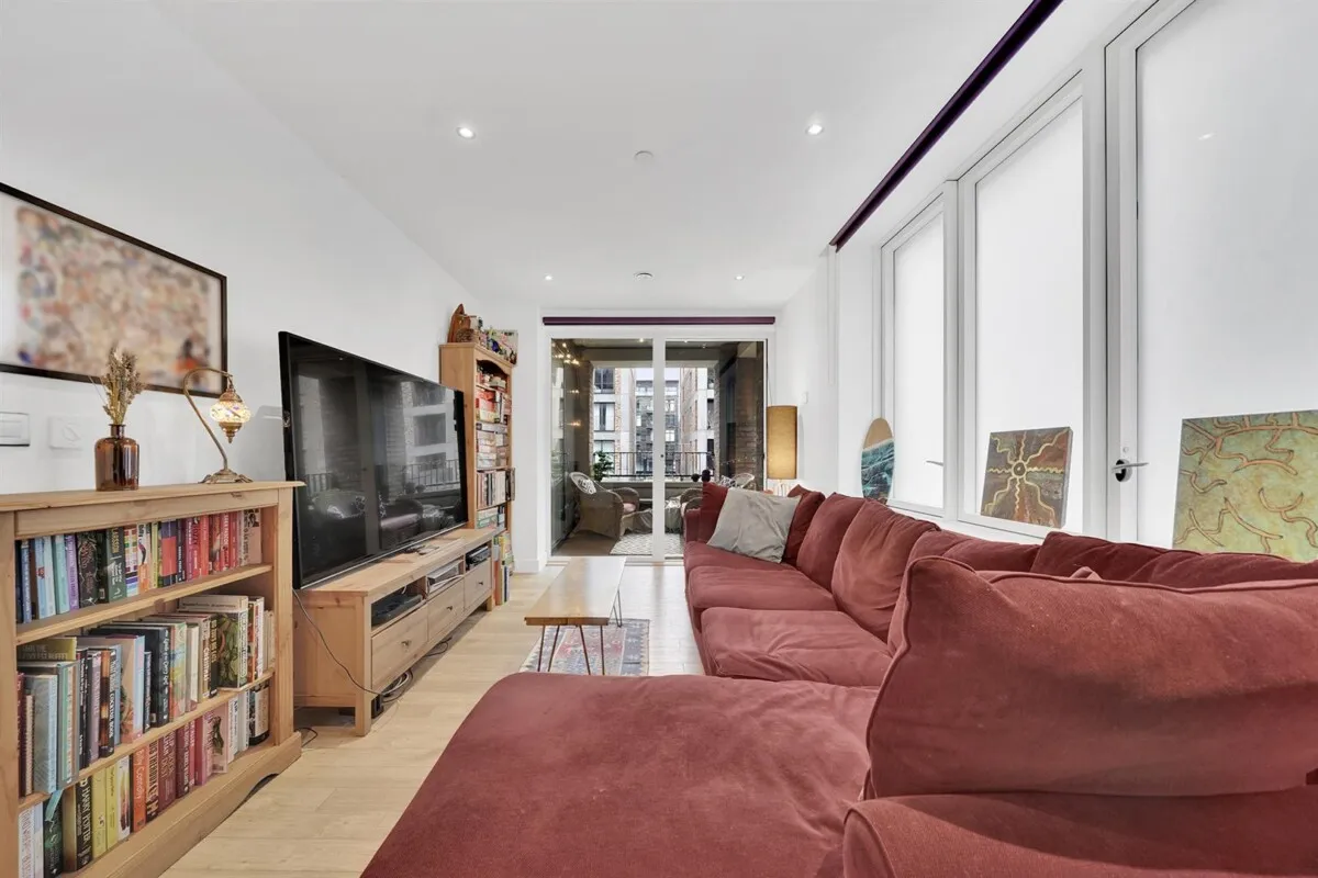 1 bed flat for sale, Rookwood Way, London, E3