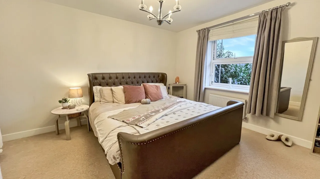 Swaledale Road, Warminster, photo 9