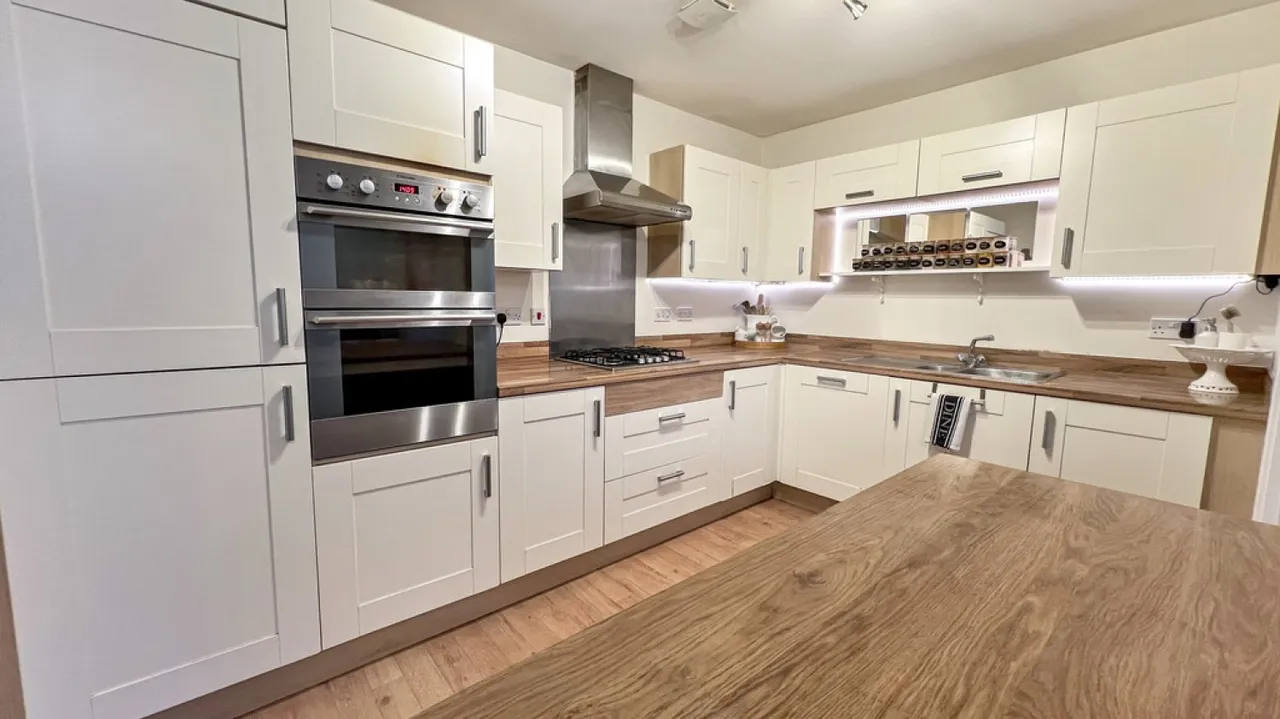 Swaledale Road, Warminster, photo 5