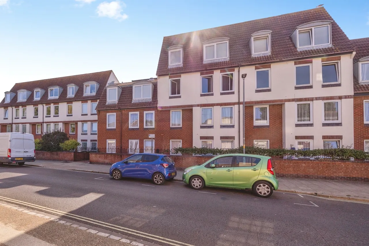 1 bed flat for sale — Green Road, Southsea