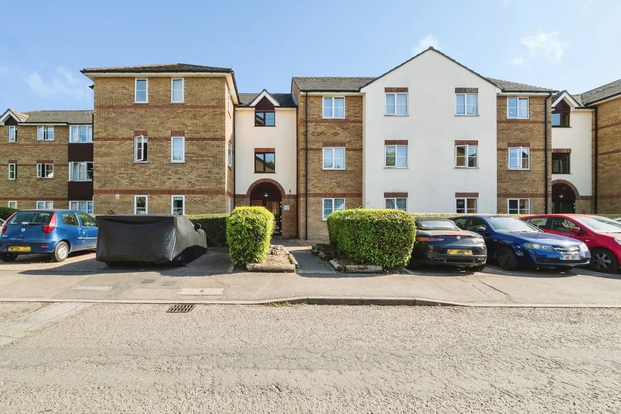 1 bed flat for sale — Higham Station Avenue, Chingford, London, E4