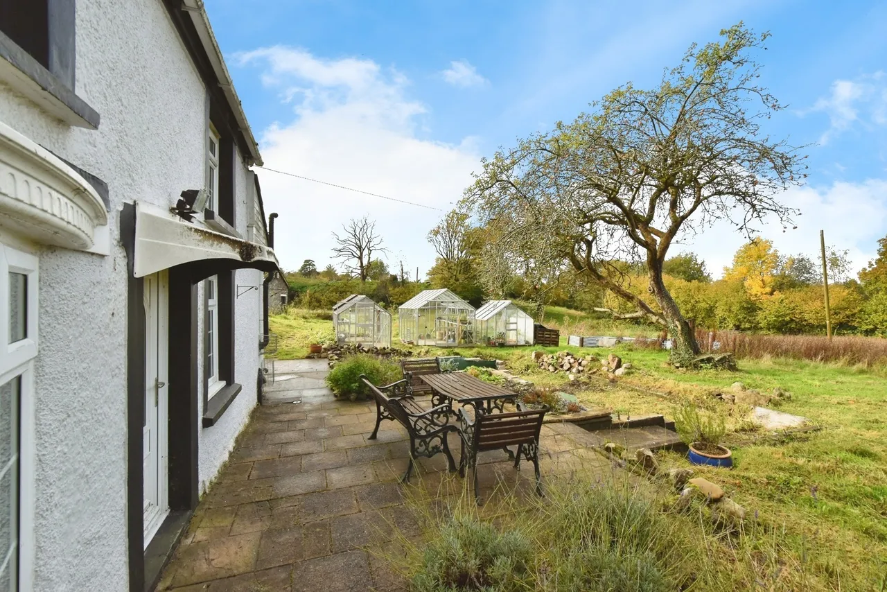 Maesquarre Road, Betws, SA18, photo 17