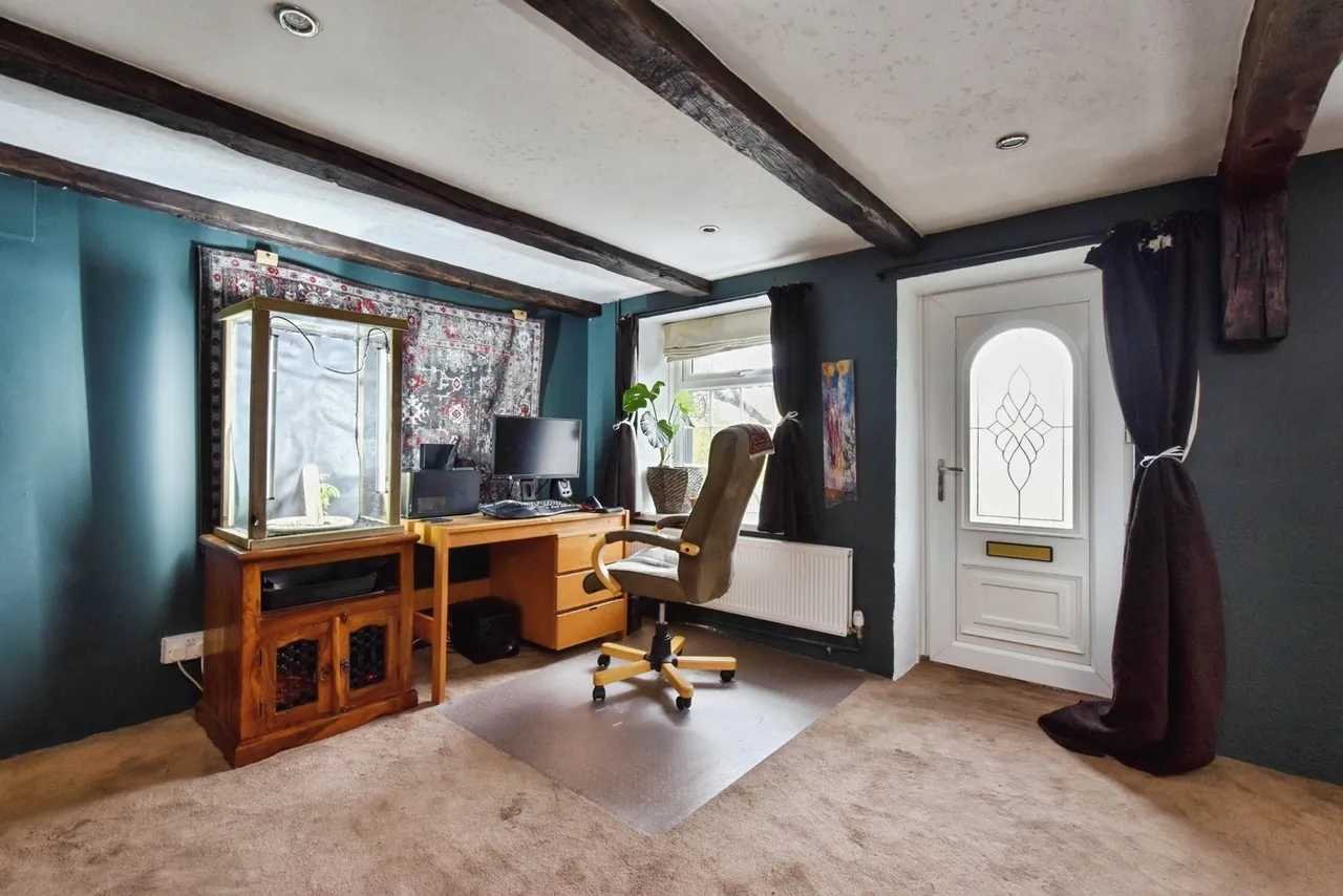 Maesquarre Road, Betws, SA18, photo 14