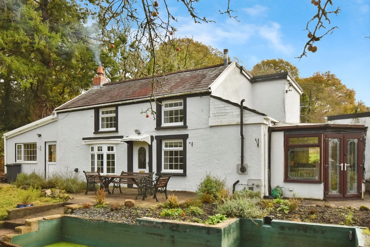 Maesquarre Road, Betws, SA18, photo 5