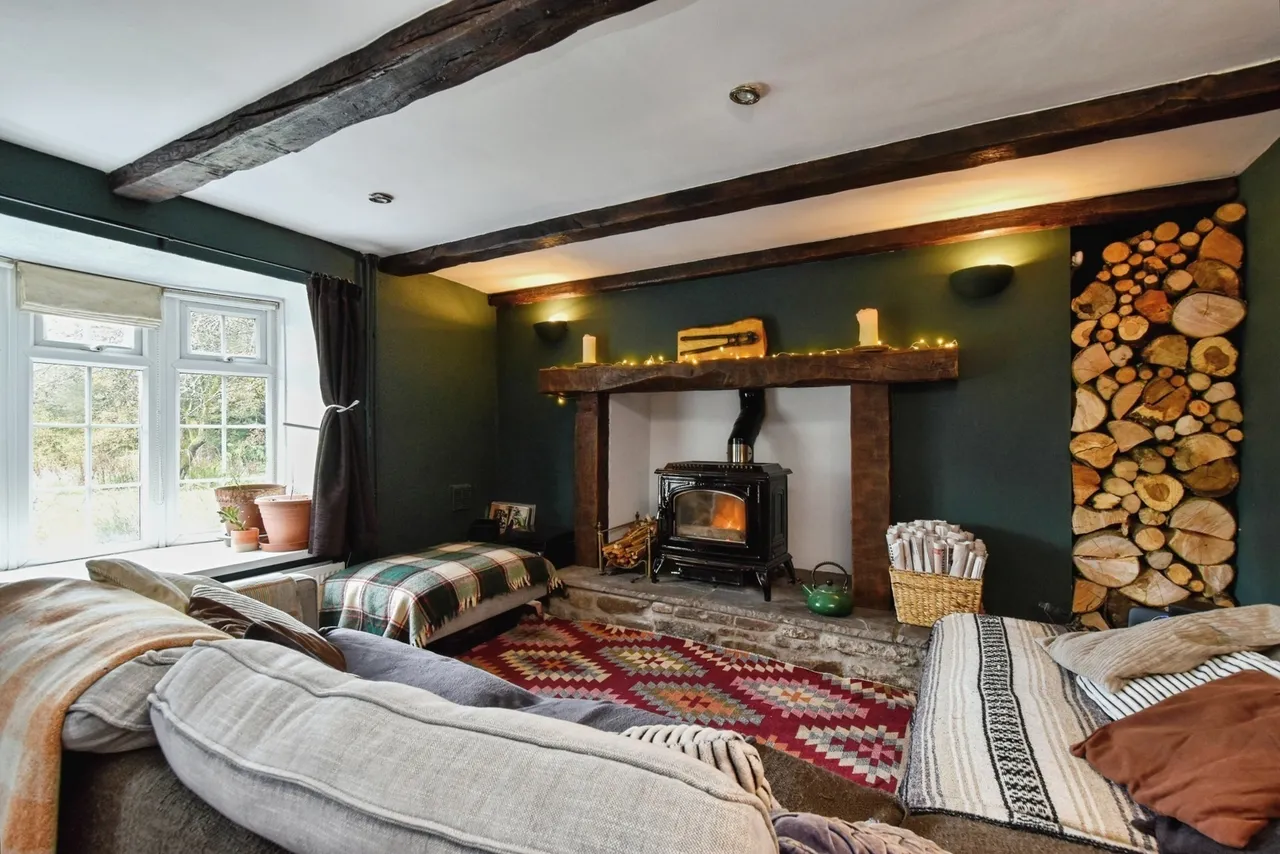 Maesquarre Road, Betws, SA18, photo 6