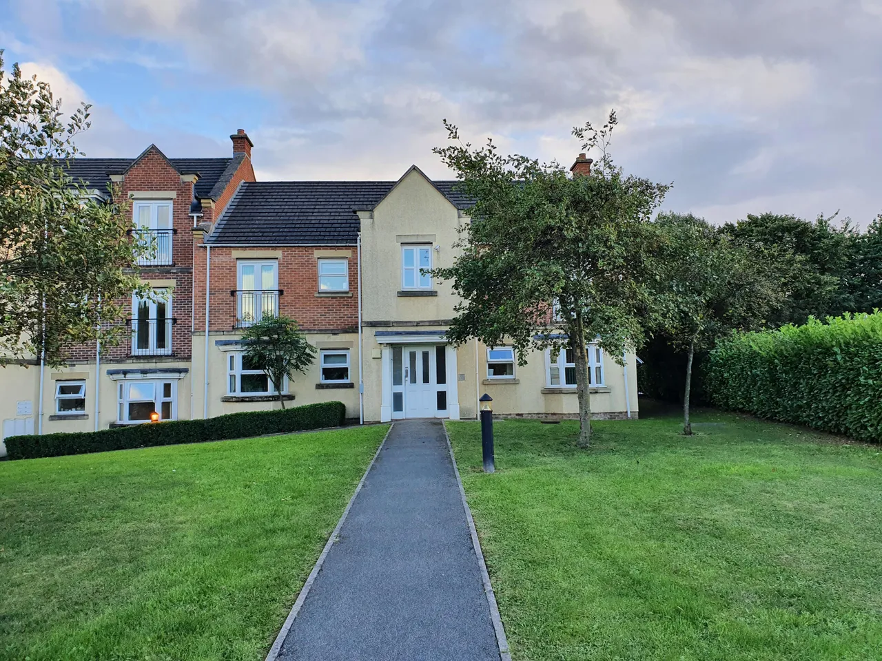 2 bed flat to rent, Whitehall Green, Leeds, LS12