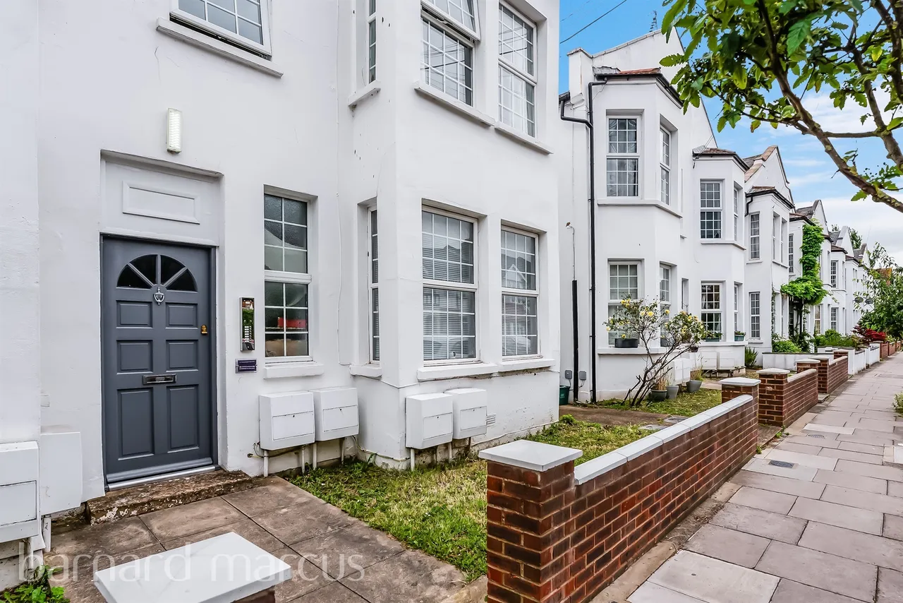 1 bed flat for sale — Robinson Road, London