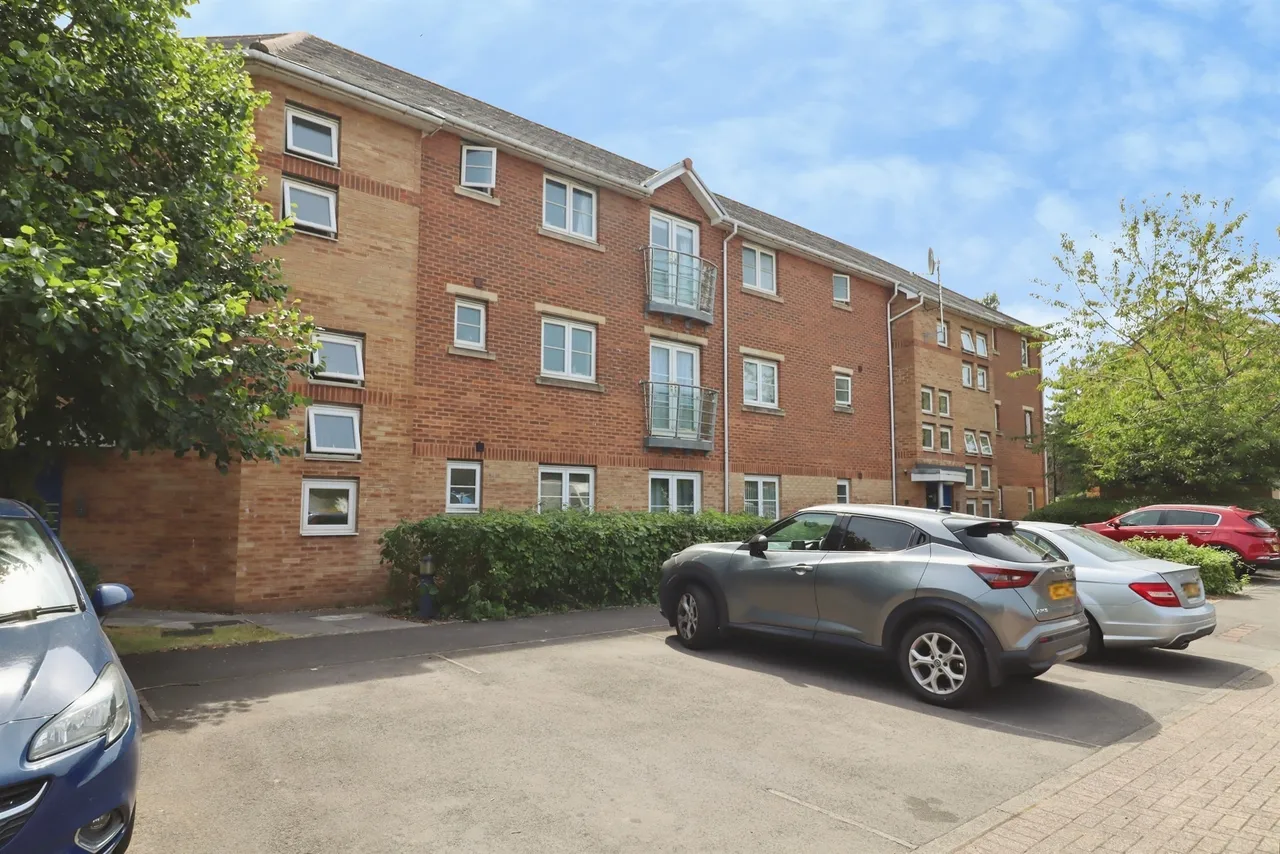 2 bed flat for sale, Heol Cilffrydd Barry, CF63
