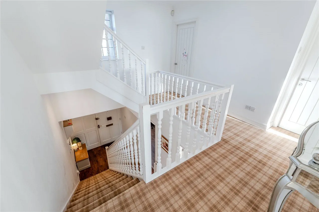 Meadow Garth, Bramhope, LS16, photo 16