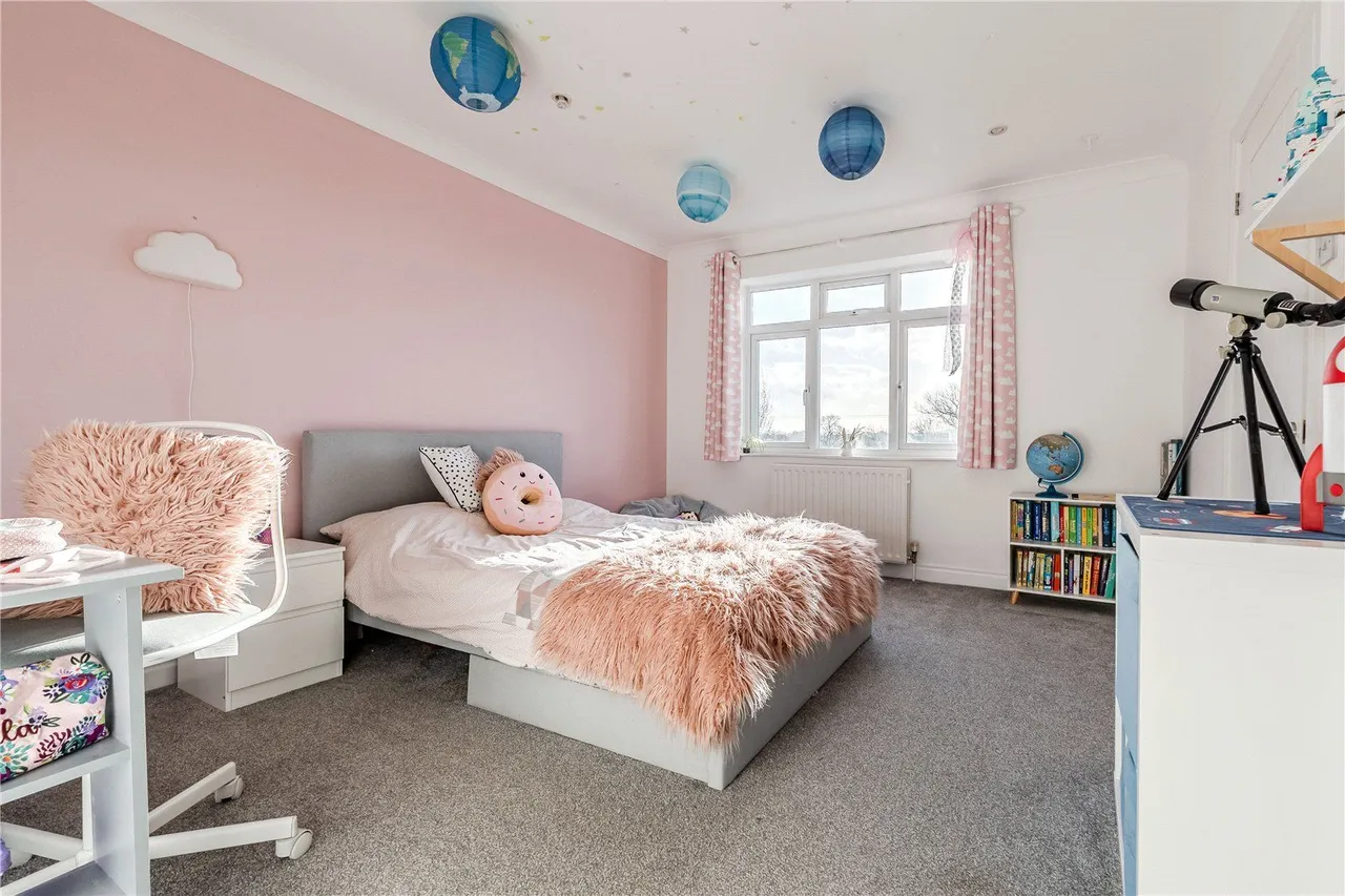 Meadow Garth, Bramhope, LS16, photo 21