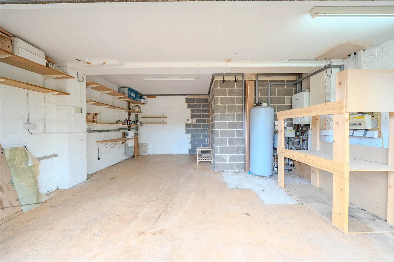 Meadow Garth, Bramhope, LS16, photo 32