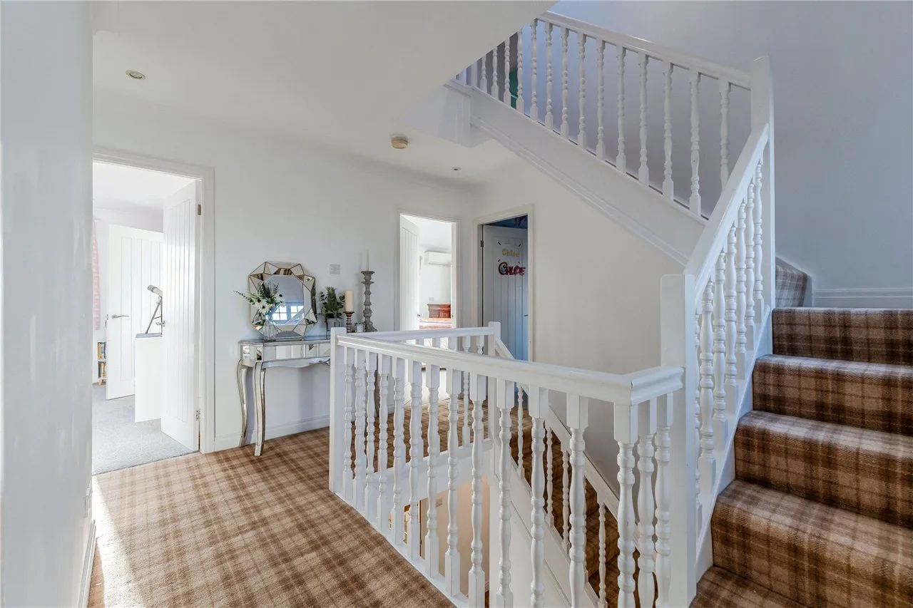 Meadow Garth, Bramhope, LS16, photo 24