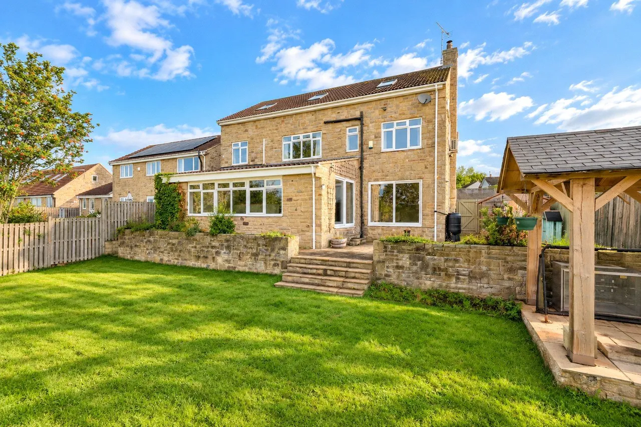 Meadow Garth, Bramhope, LS16, photo 30