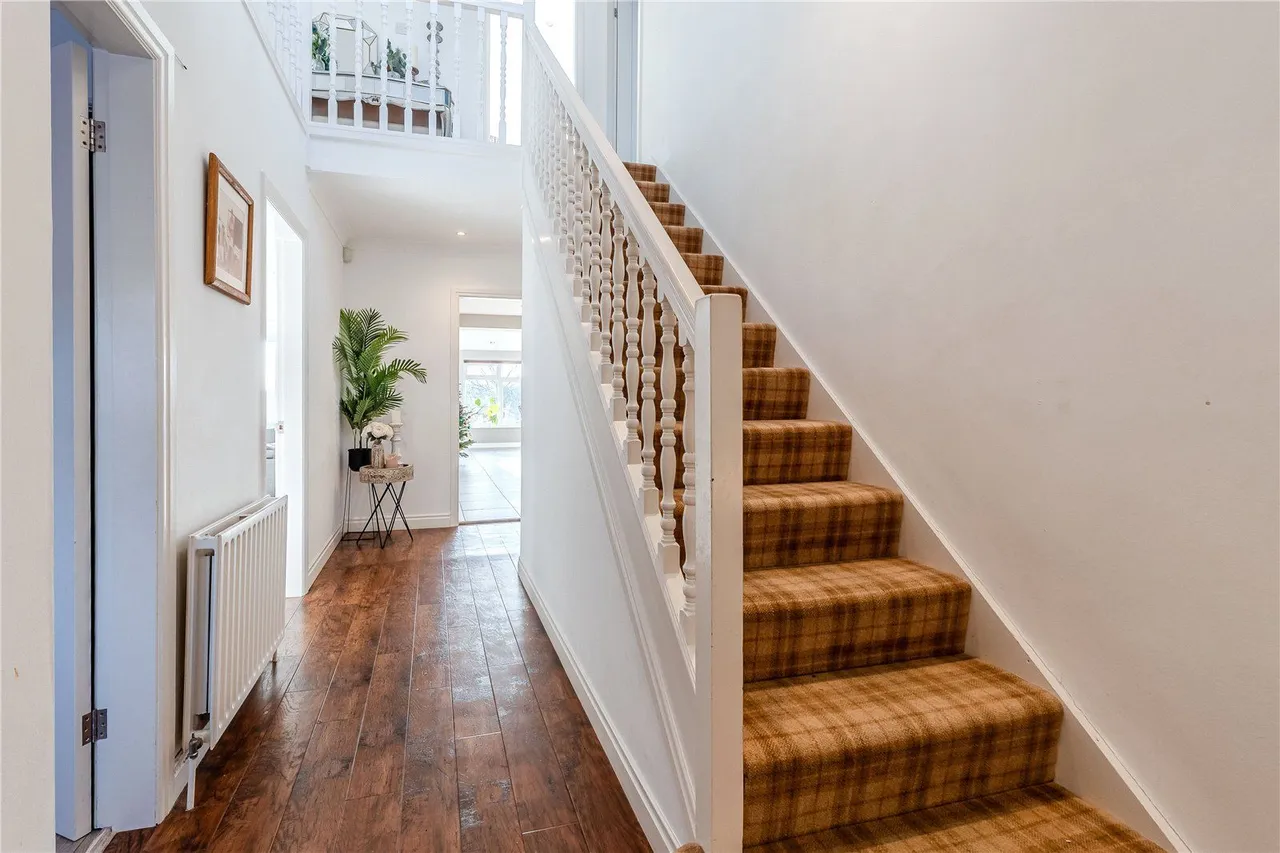 Meadow Garth, Bramhope, LS16, photo 11