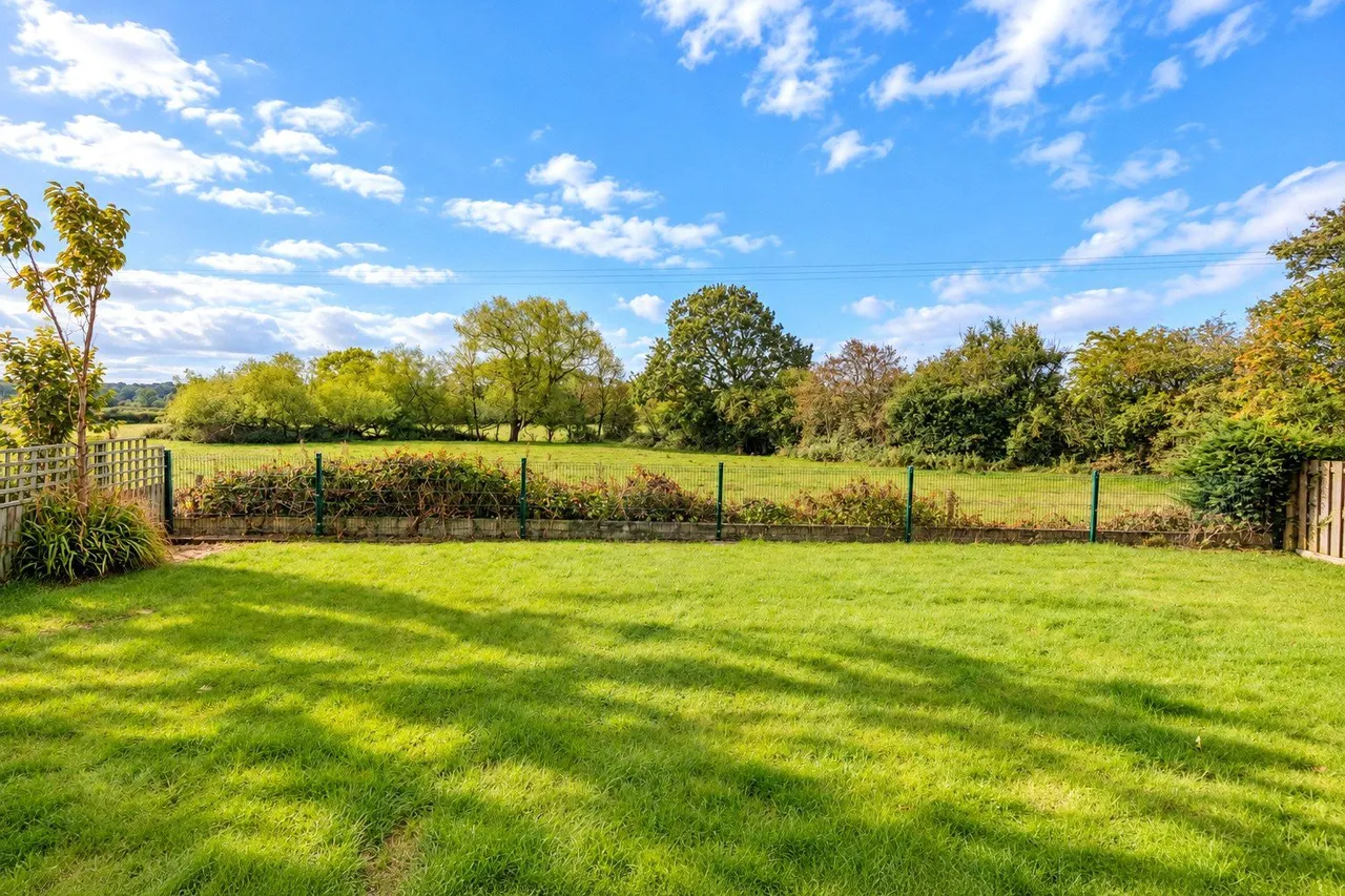 Meadow Garth, Bramhope, LS16, photo 8