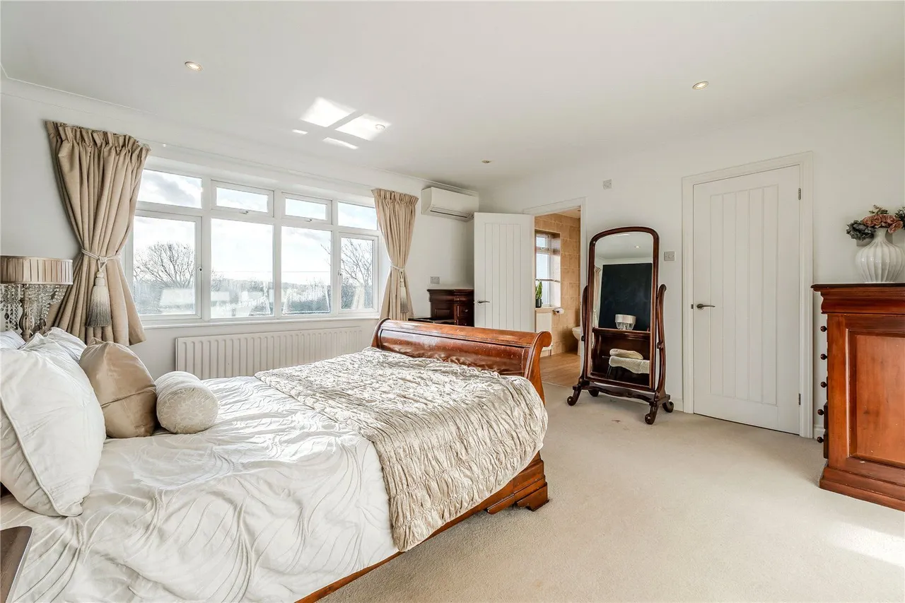 Meadow Garth, Bramhope, LS16, photo 18
